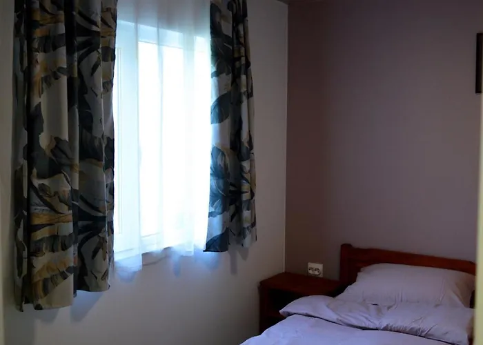 By Baza Academic 아파트